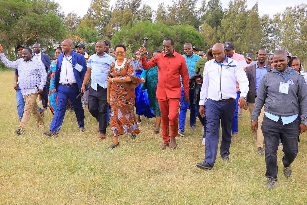 Guests Arrival at Thanksgiving Ceremony